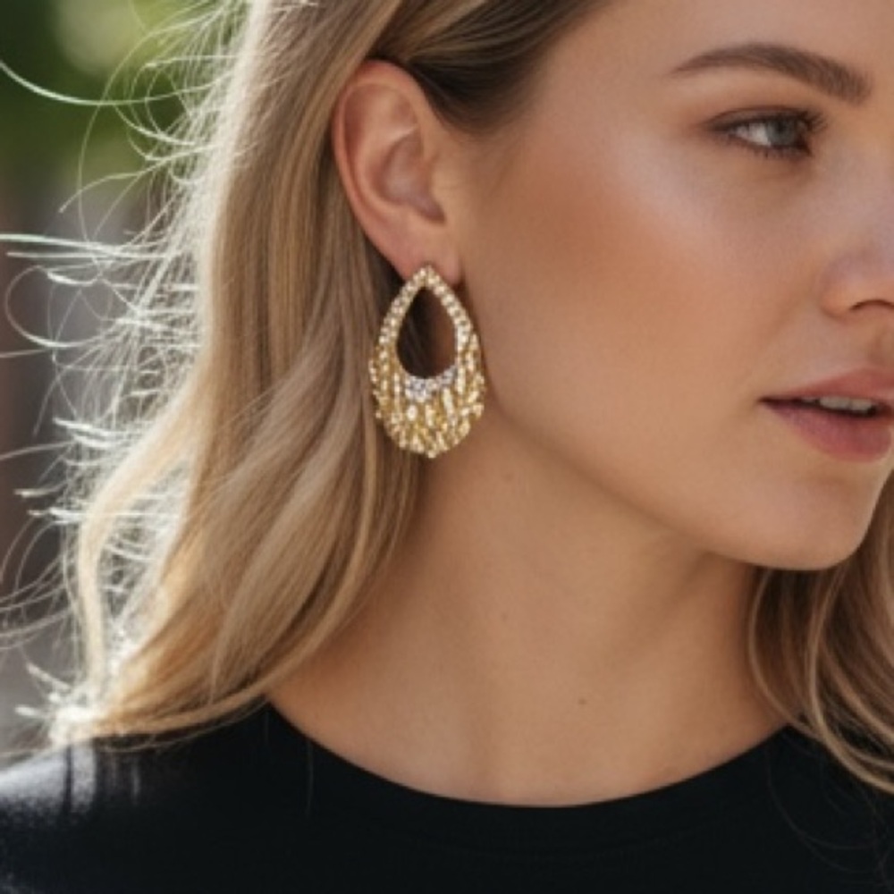 Elegant Gold Teardrop Earrings